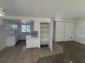 4338 Ward Pl NE in Salem, OR - Foto de edificio - Building Photo