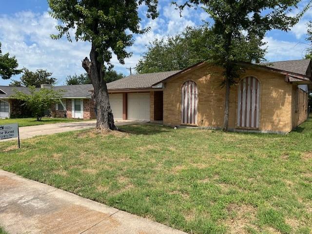 806 Phillips Dr in Ennis, TX - Building Photo - Building Photo