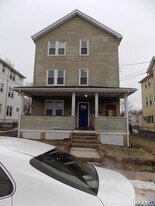 182 West St in New Britain, CT - Building Photo