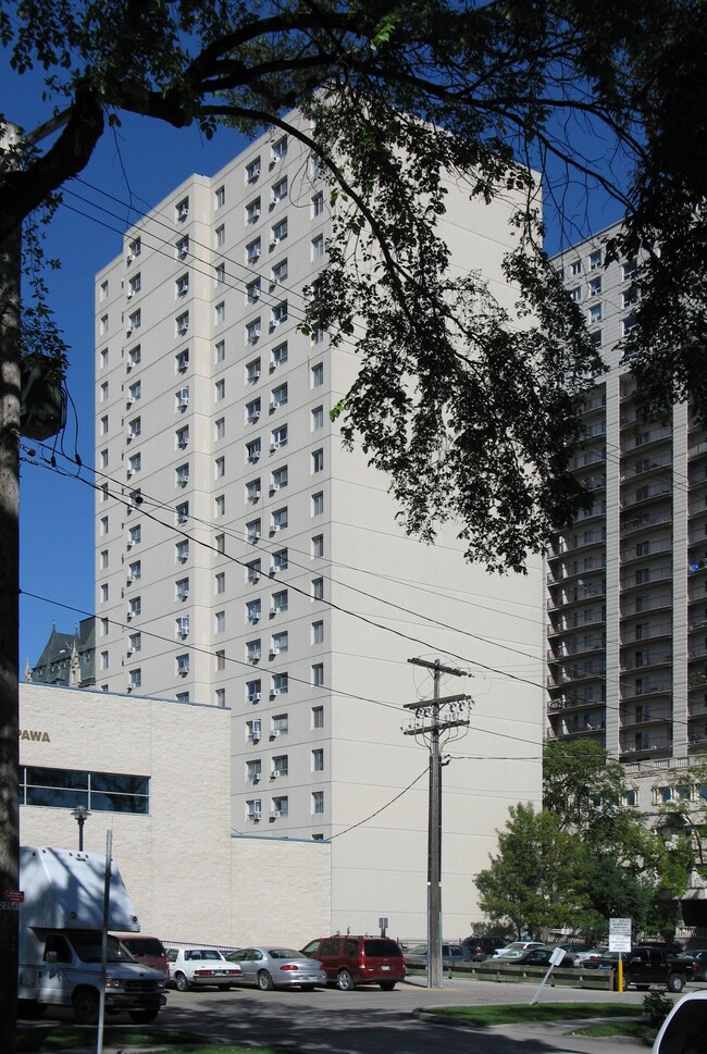 Fort Garry Tower in Winnipeg, MB - Building Photo - Building Photo