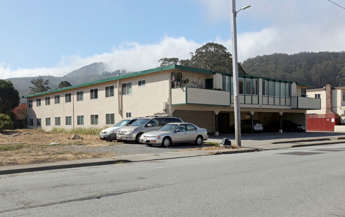 1351 Adobe Dr in Pacifica, CA - Building Photo