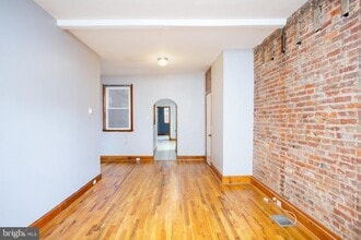639 S Montford Ave in Baltimore, MD - Foto de edificio - Building Photo