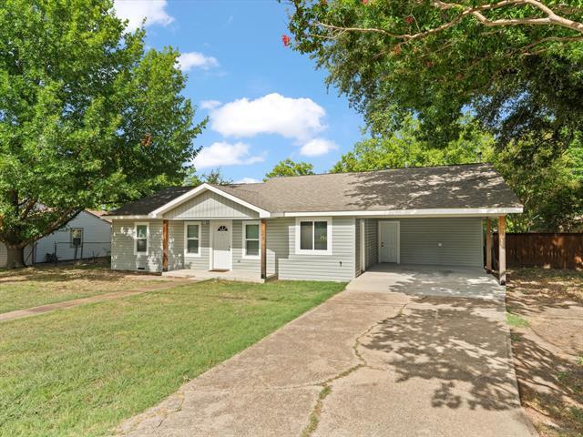 109 Harmonson in Justin, TX - Building Photo