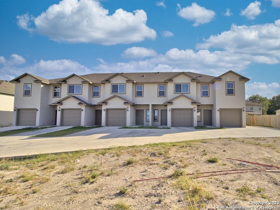 7515 Savannah Brooks in Live Oak, TX - Building Photo