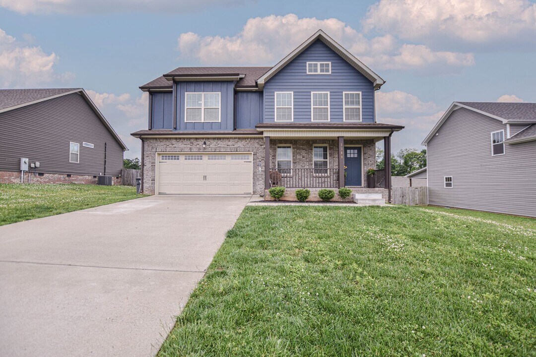 1349 Harmon Ln in Clarksville, TN - Building Photo