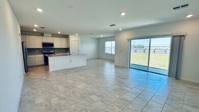 9058 Rally Spring Lp in Wesley Chapel, FL - Building Photo - Building Photo