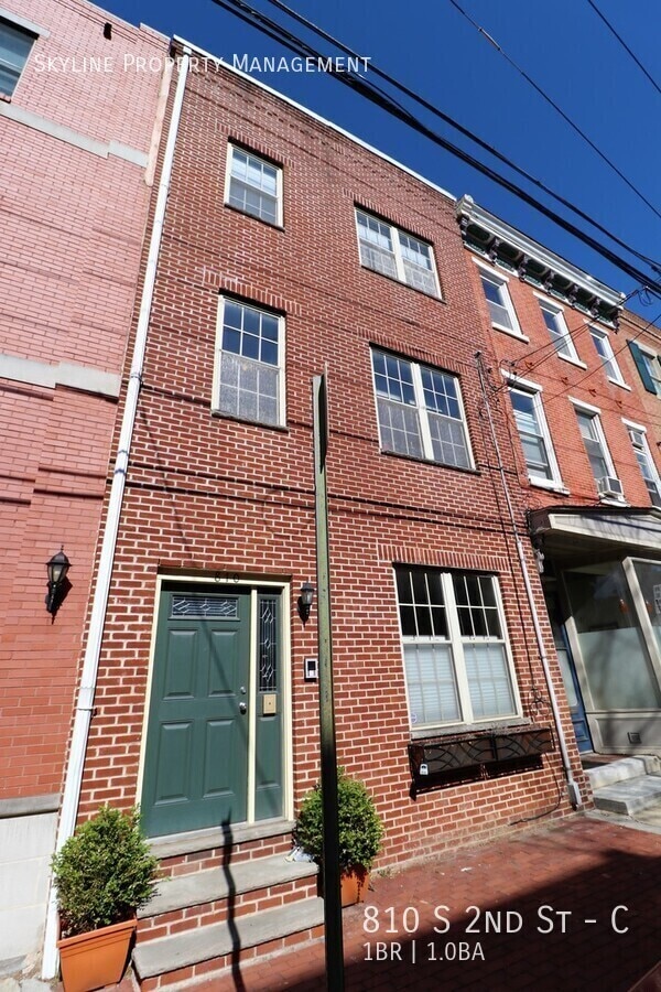property at 810 S 2nd St