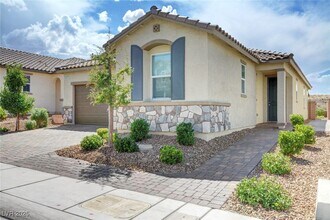2255 Valdina St in Henderson, NV - Building Photo - Building Photo