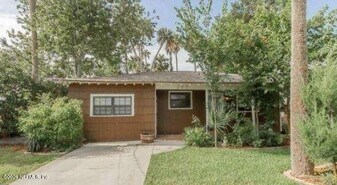 365 9th St in Atlantic Beach, FL - Building Photo