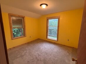 36 Washington St, Unit Waterfall in Greenfield, MA - Building Photo - Building Photo