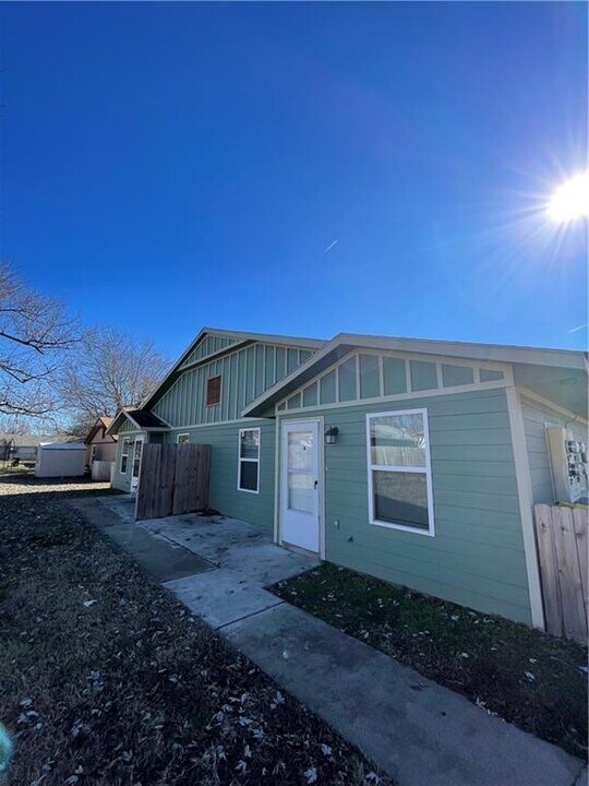 2008 Cypress Pl-Unit -B in Springdale, AR - Building Photo