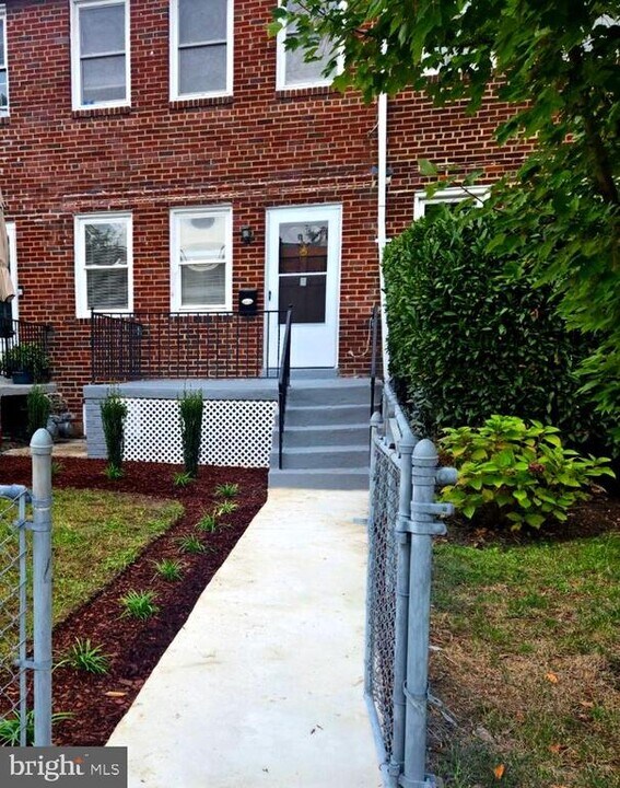 1222 Oronoco St in Alexandria, VA - Building Photo