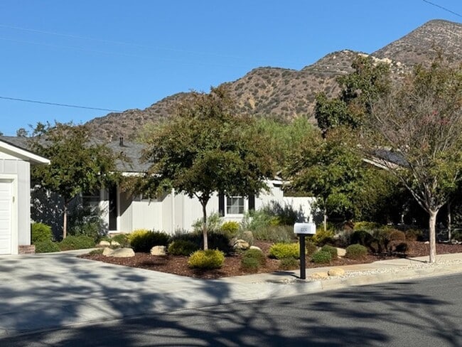 1009 Grandview Ave in Ojai, CA - Building Photo - Building Photo