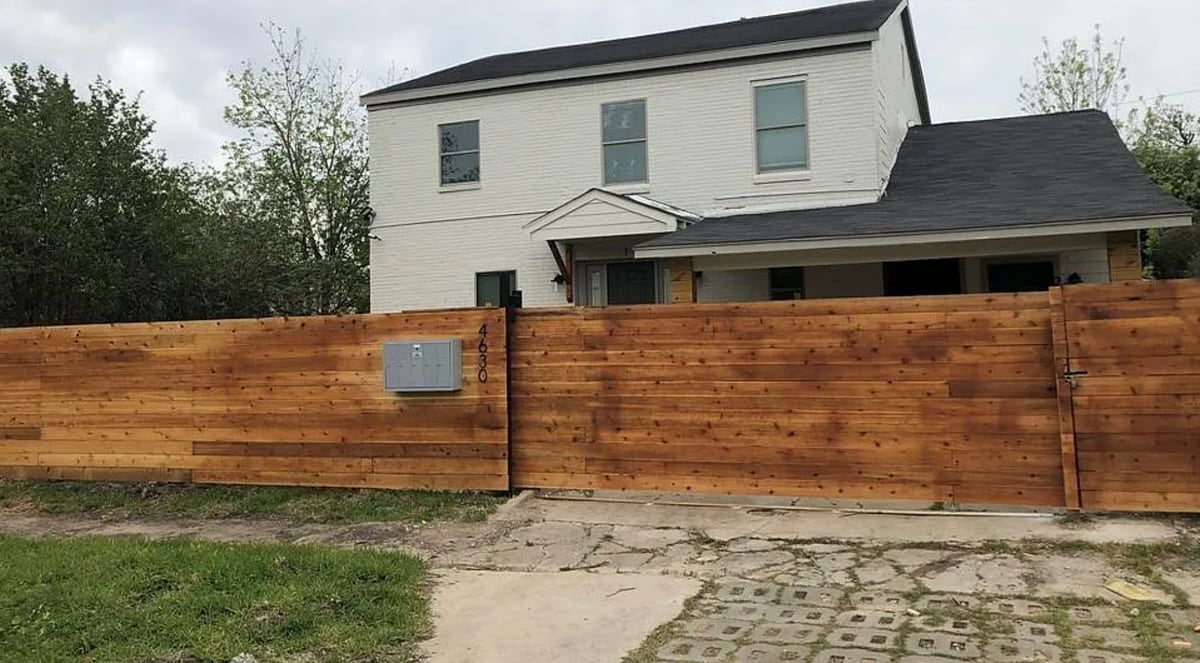 4630 Woodside St in Houston, TX - Building Photo