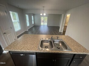 2048 Wiggins Village Dr in Youngsville, NC - Foto de edificio - Building Photo