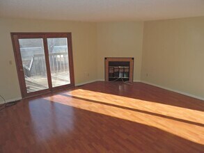 677 Westwinds Dr in Iowa City, IA - Building Photo - Building Photo