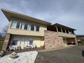 806 Hill Dr in Yakima, WA - Building Photo - Building Photo