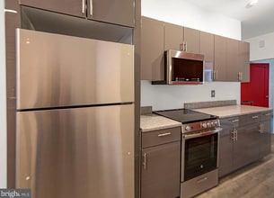 1041 S Paxon St, Unit 1st Floor in Philadelphia, PA - Building Photo - Building Photo