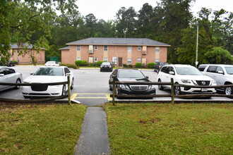 The Country Club Apartments in Florence, SC - Building Photo - Building Photo