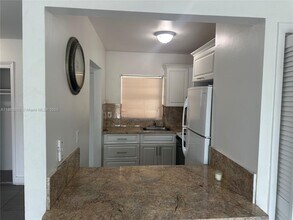 3536 NE 168th St, Unit 308 in North Miami Beach, FL - Building Photo - Building Photo