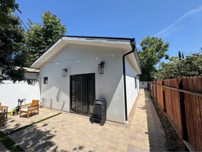 22654 Miranda St in Los Angeles, CA - Foto de edificio - Building Photo