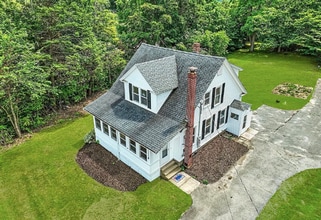 84 E Main St in Hopkinton, MA - Building Photo - Building Photo