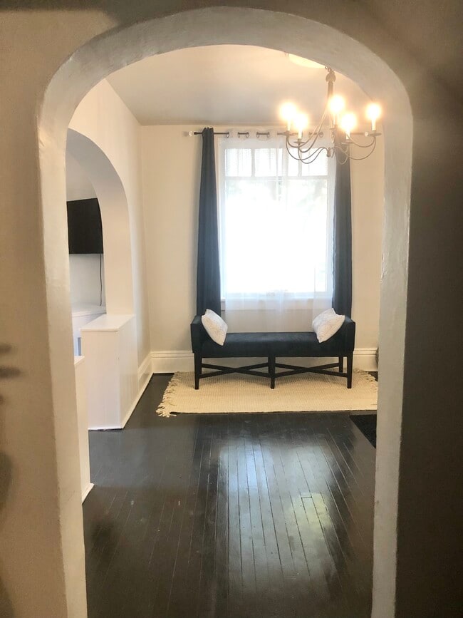 property at 838 S Roosevelt St