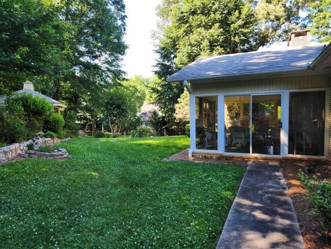 1181 Lake Shore Cir in Gainesville, GA - Building Photo - Building Photo