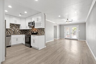 The Westbriar in Houston, TX - Building Photo - Building Photo