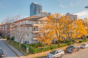 Carlton at Wellington Mews in Vancouver, BC - Building Photo
