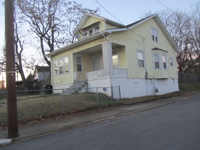 2101 Saint Xavier St, Unit 1F in Louisville, KY - Foto de edificio - Building Photo