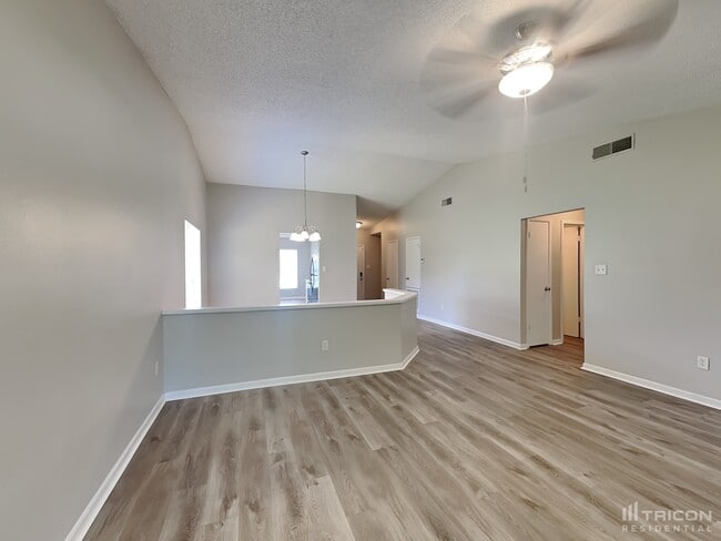 1507 Crossridge Dr in Brandon, FL - Building Photo - Building Photo