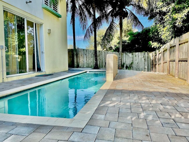 property at 813 SE 18th Ct