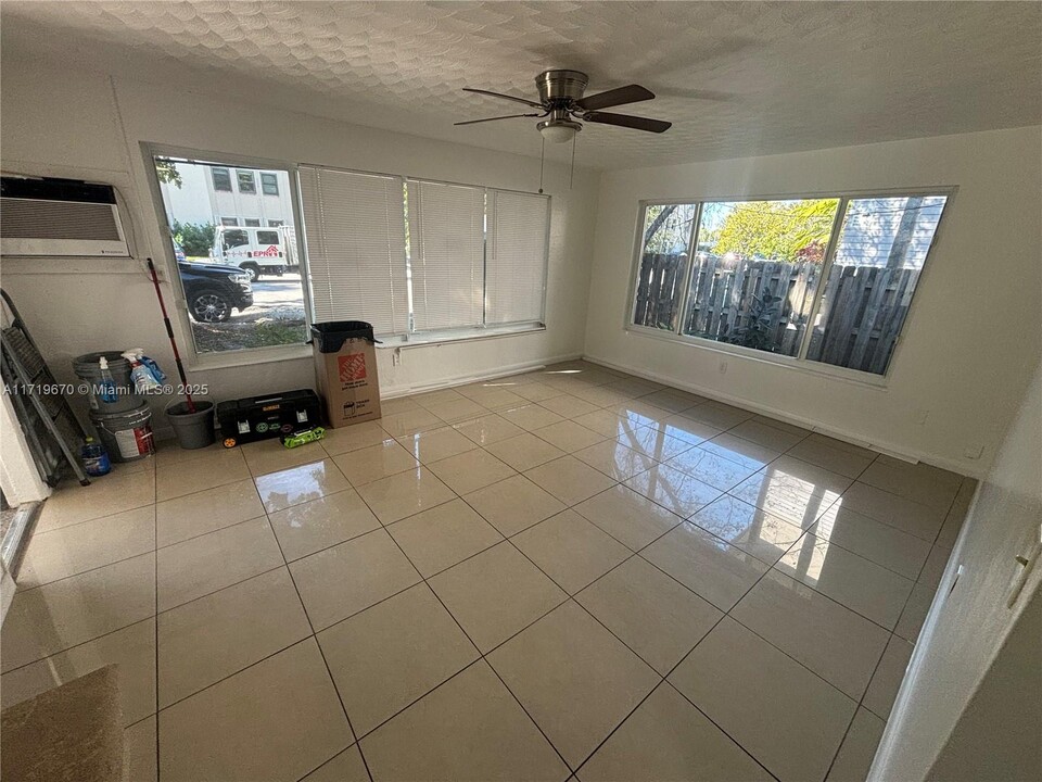 610 NE 12th Ave in Fort Lauderdale, FL - Building Photo