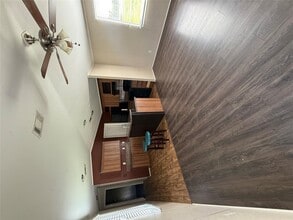 8810 Los Robles Ave in Alvin, TX - Building Photo - Building Photo