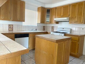 9824 Evelyn Ave in California City, CA - Building Photo - Building Photo