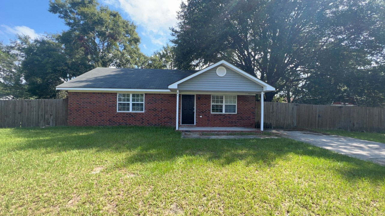 41 Kyle Ln in Hinesville, GA - Building Photo