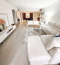 9735 NW 52nd St in Doral, FL - Building Photo - Building Photo