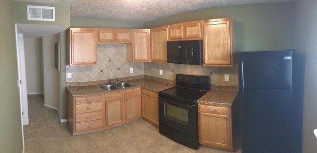1808 Buena Vista Dr SE in Albuquerque, NM - Foto de edificio - Building Photo