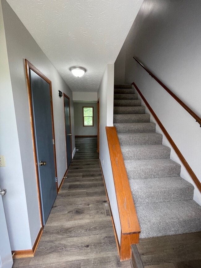 1650 Secrest Rd in Wooster, OH - Foto de edificio - Building Photo