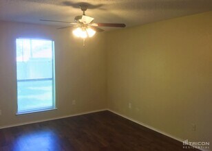 6219 Autumn Springs Ct in Arlington, TX - Building Photo - Building Photo
