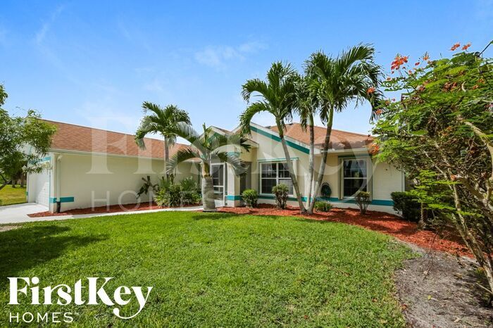 2917 NW 26th St in Cape Coral, FL - Foto de edificio