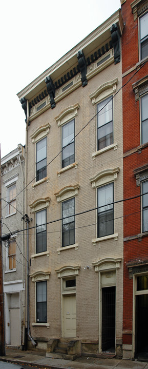 112 E Fourteenth St in Cincinnati, OH - Building Photo