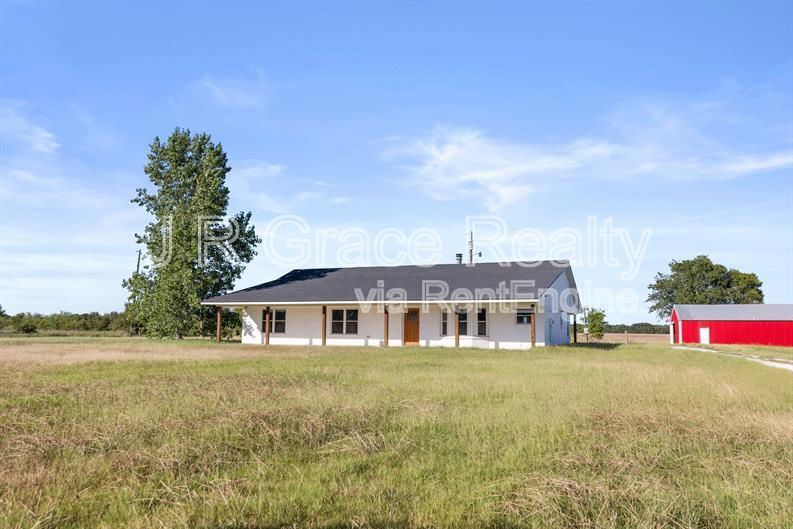 740 N League in Axtell, TX - Foto de edificio