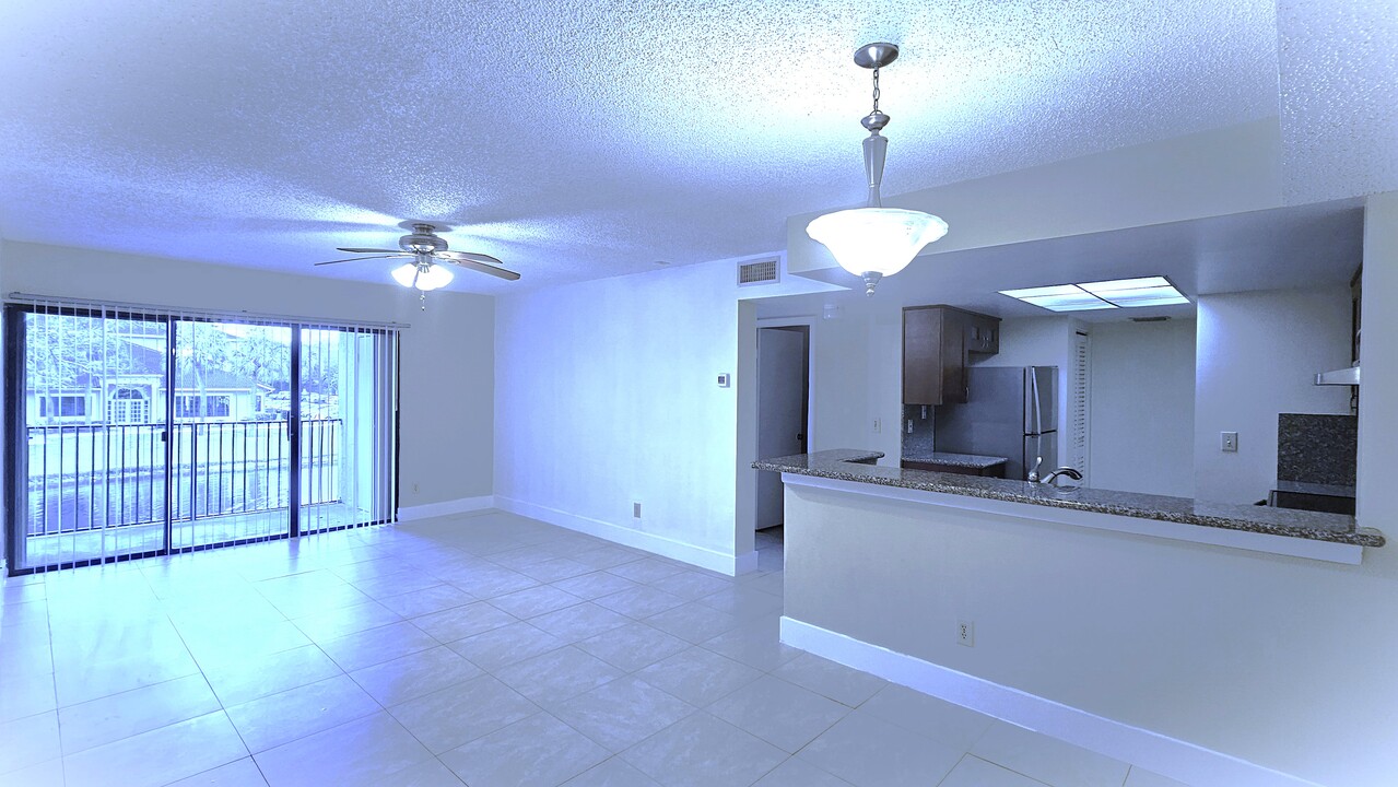 9122 W Atlantic Blvd, Unit 724 in Coral Springs, FL - Building Photo