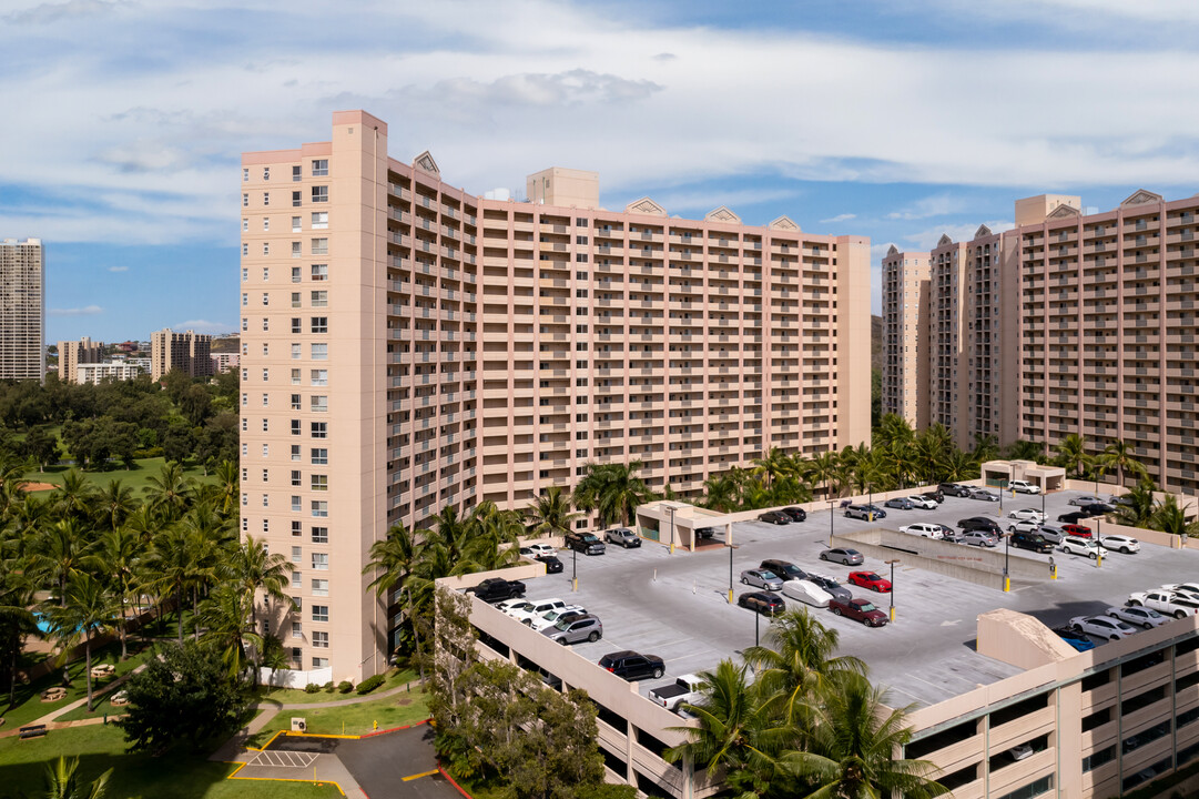 Country Club Village 5 in Honolulu, HI - Building Photo