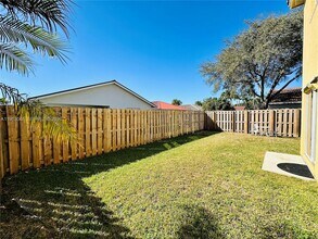 16534 SW 97th Terrace in Miami, FL - Foto de edificio - Building Photo
