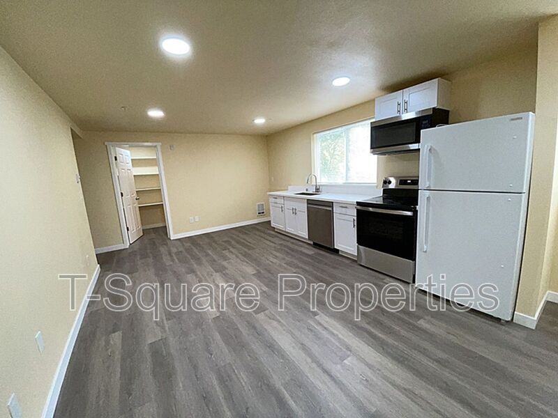 7041 S 116th Pl in Seattle, WA - Building Photo