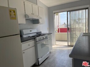 1502 N Kenmore Ave in Los Angeles, CA - Foto de edificio - Building Photo