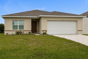 994 James Dr in Poinciana, FL - Building Photo